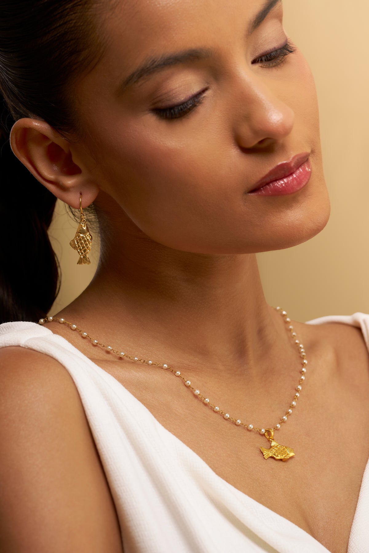 MV Fish Pearl Necklace